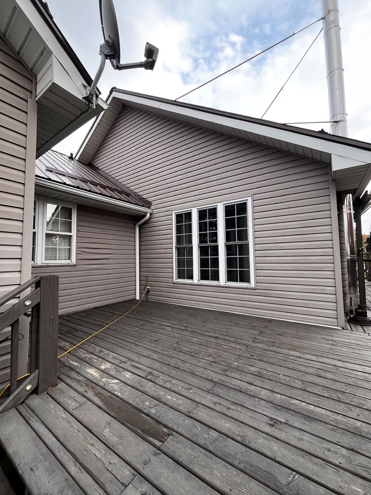 The full deck and siding elevation ready to be washed
